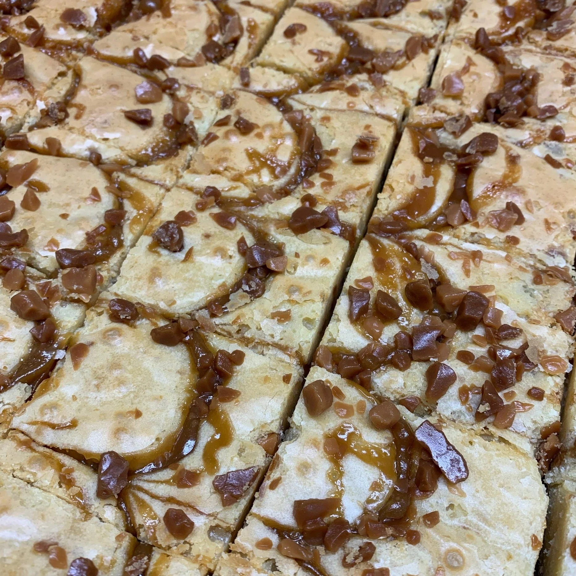 Caramel Chip Blondie Piece