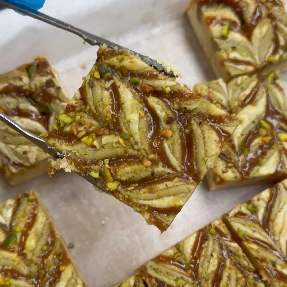 Pistachio & Caramel Blondie Piece